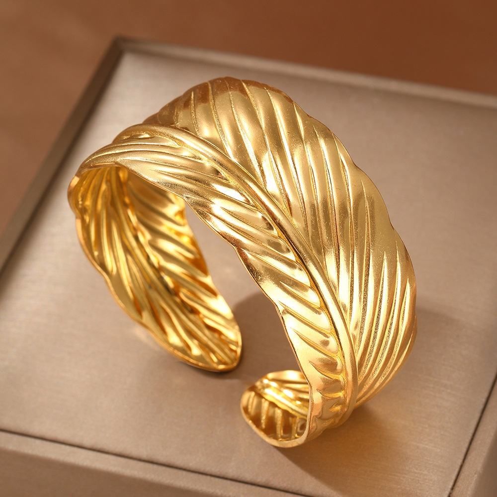 Elysian Feather Gold Bracelet