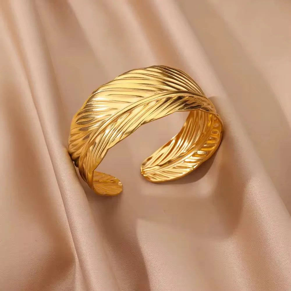 Elysian Feather Gold Bracelet