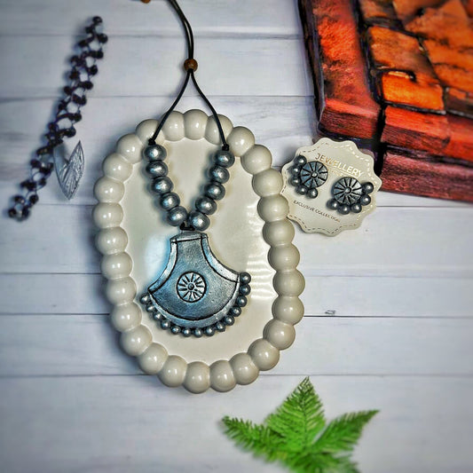Silver Painted Handmade Jewellery Necklace Set featuring a unique pendant and beaded design for elegant wear