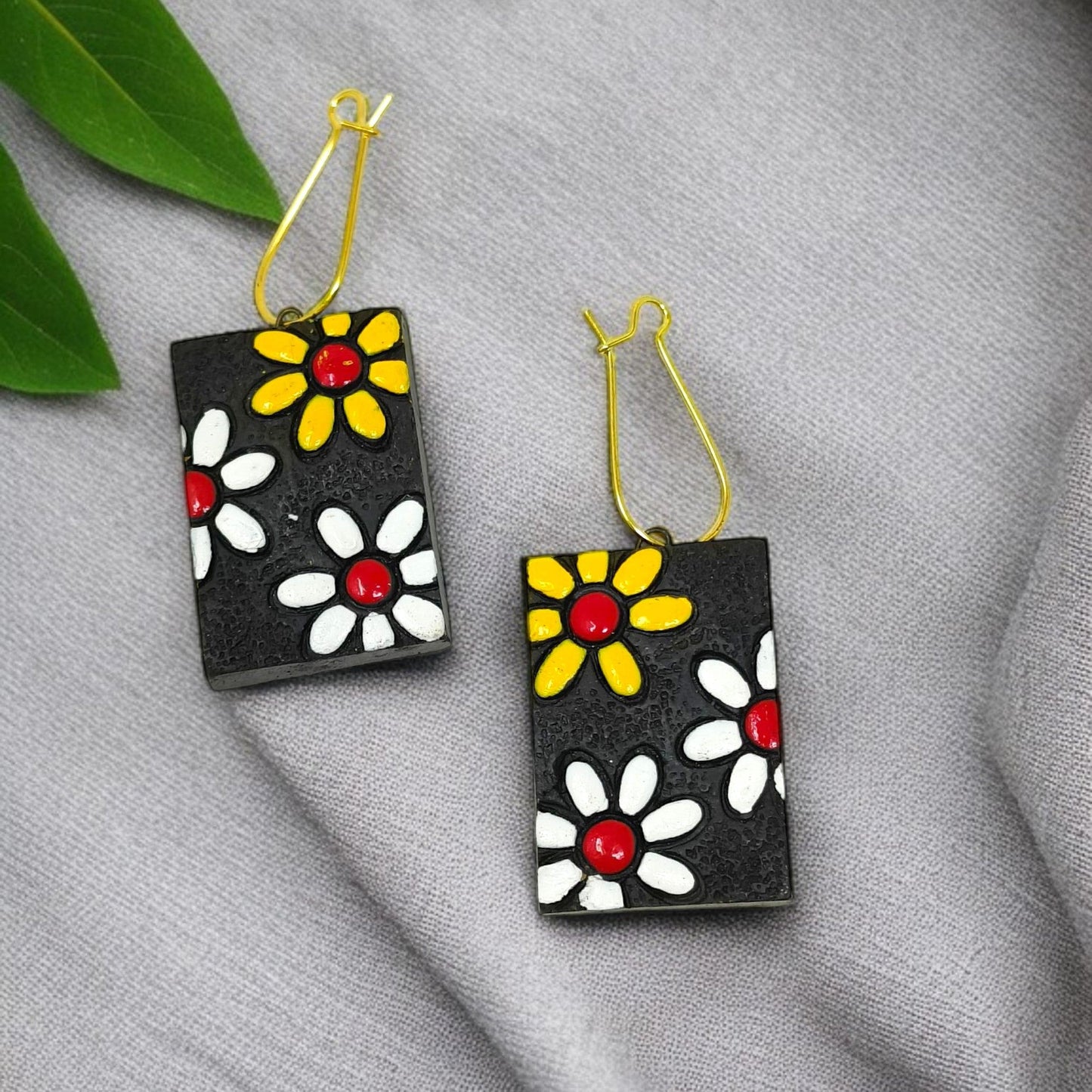 Terracotta Jewelry Set Rectangle Handmade Floral Pendent With Earring featuring black rectangular earrings with yellow and white flowers